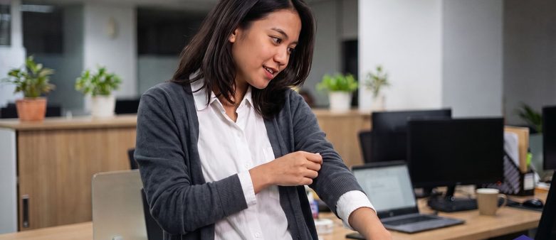 Warna Abu Tua: Kode Warna, Pilihan Kain, dan Tips OOTD